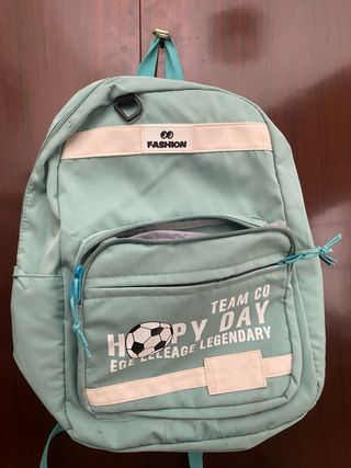 Mochila azul con estampado de fútbol