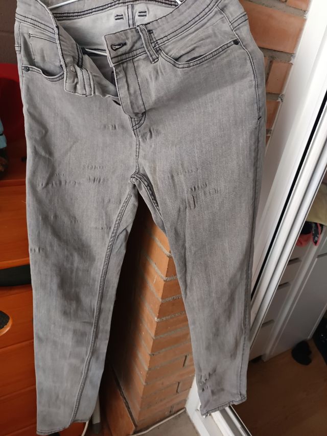 Pantalones pitillo grises Bershka talla 40