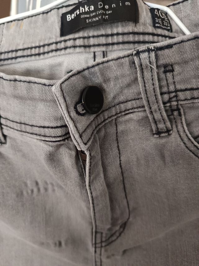 Pantalones pitillo grises Bershka talla 40