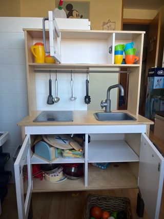 Cocinita de madera Ikea para niños