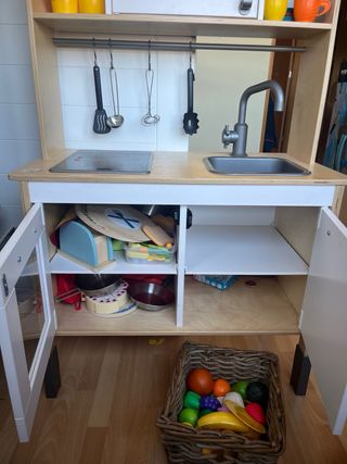 Cocinita de madera Ikea para niños