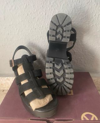 Sandalias plataforma negras usadas una vez