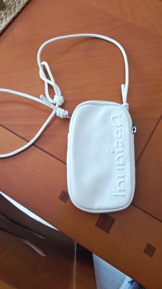 Bolso Desigual blanco para móvil