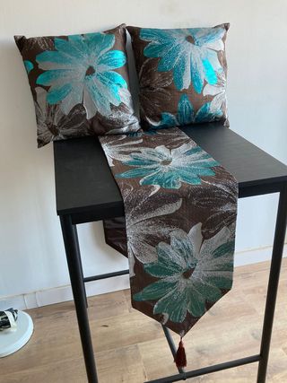 2 Cojines y Camino de Mesa Flores Turquesa