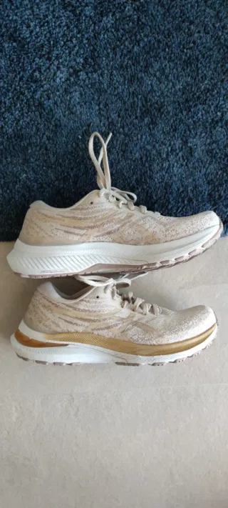 Zapatillas Asics Beige Doradas