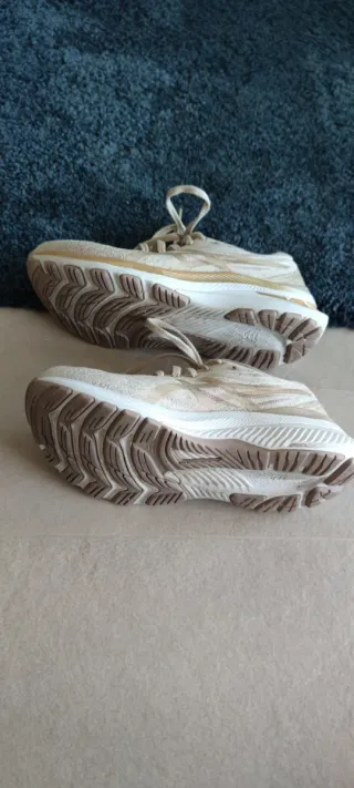 Zapatillas Asics Beige Doradas