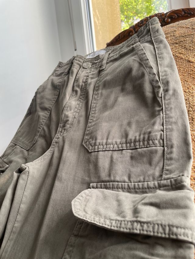 Pantalón cargo Zara verde militar talla 32