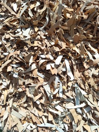 Alfombra de tiras de piel