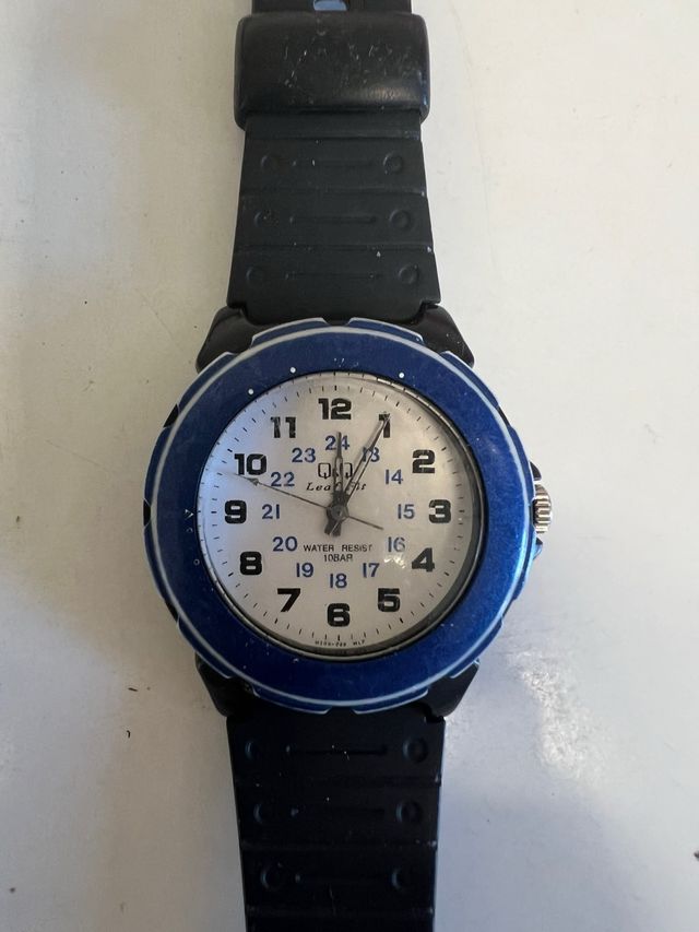 Reloj Q&Q Quartz Azul y Negro