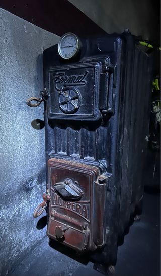 Caldera carbón antigua decorativa