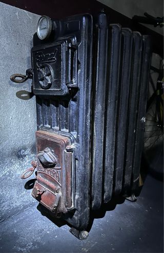 Caldera carbón antigua decorativa