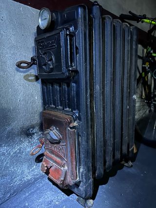 Caldera carbón antigua decorativa