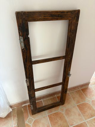 Marco de ventana antiguo madera rústica
