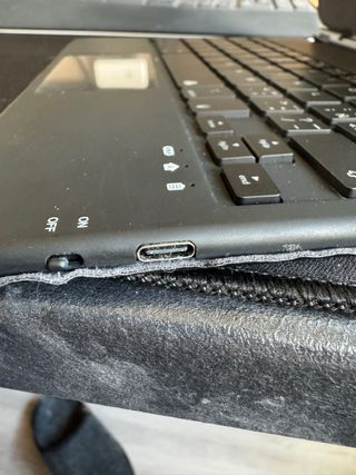 Funda con teclado para iPad 11