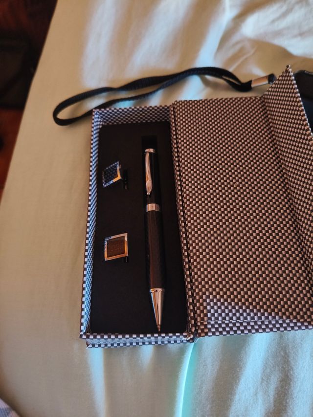 Bolígrafo y gemelos de lujo