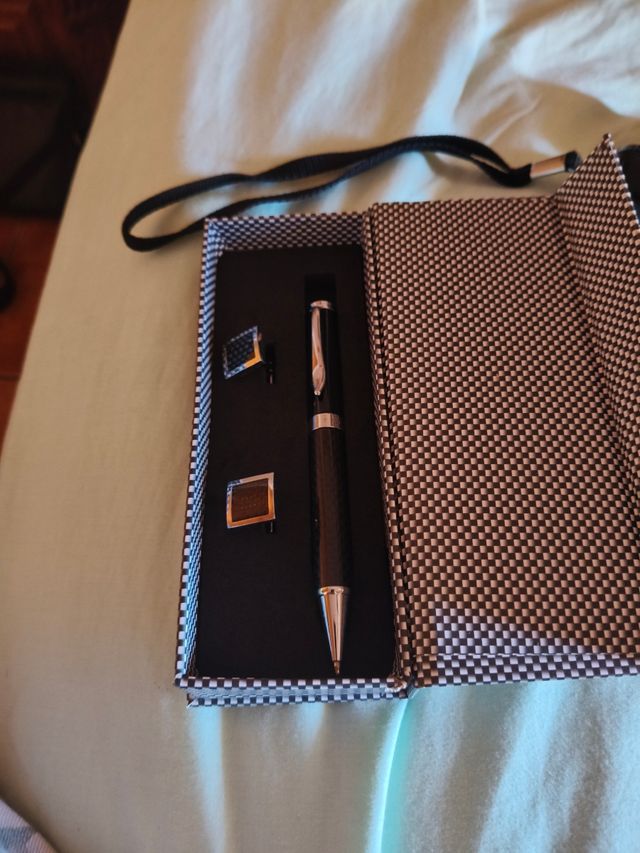 Bolígrafo y gemelos de lujo