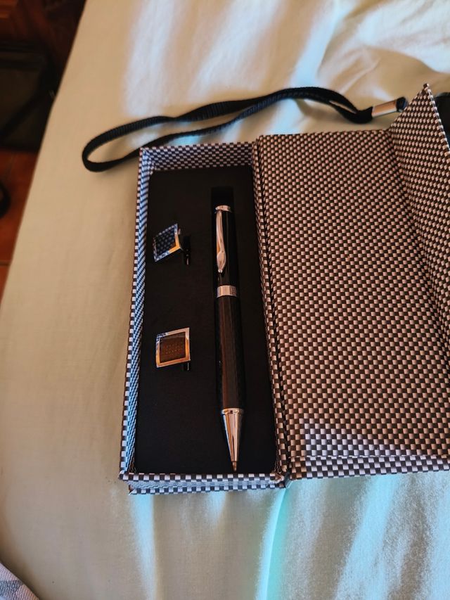 Bolígrafo y gemelos de lujo