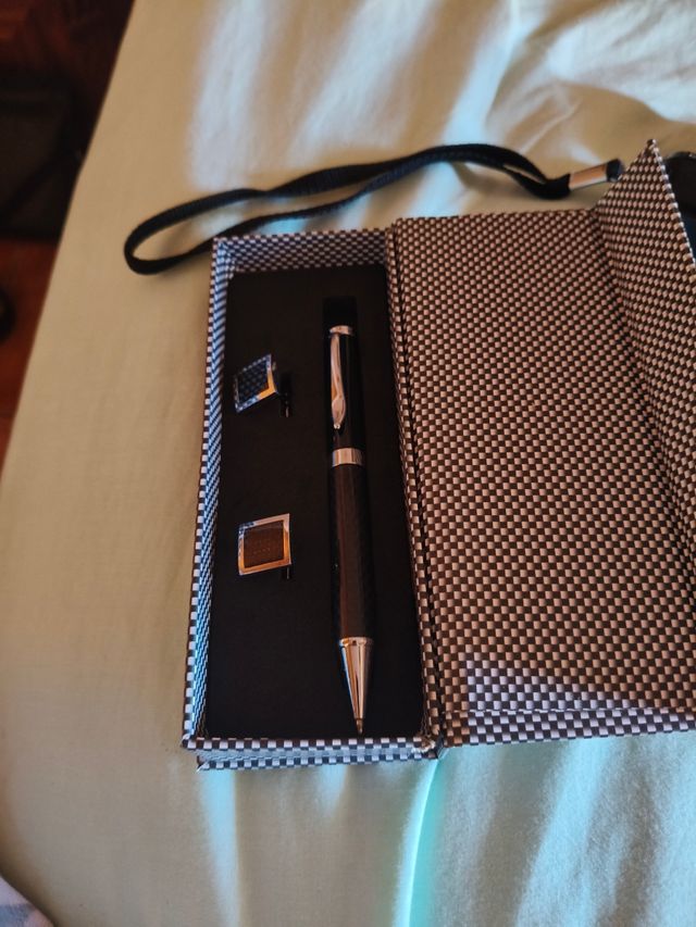 Bolígrafo y gemelos de lujo