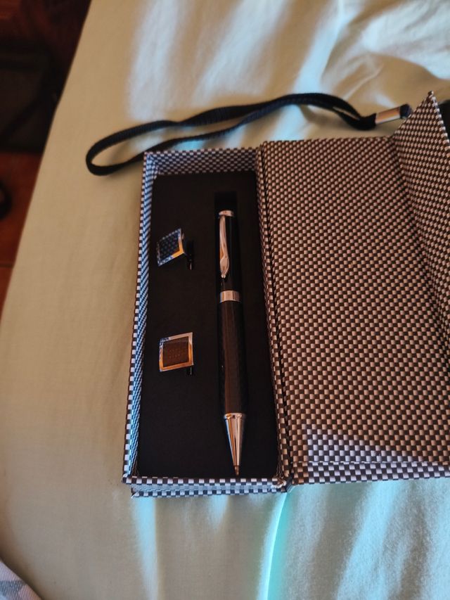 Bolígrafo y gemelos de lujo