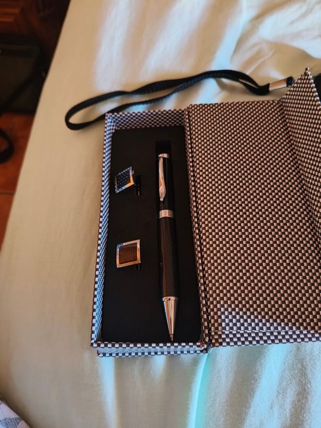 Bolígrafo y gemelos de lujo