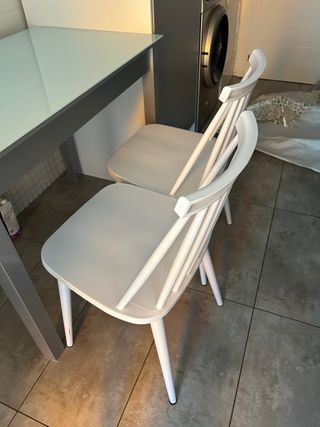 Mesa de cocina y 2 sillas