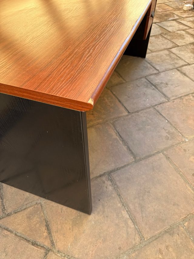 Mesa de oficina/estudio grande con 2 cajones