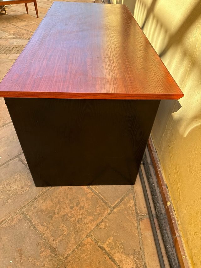 Mesa de oficina/estudio grande con 2 cajones