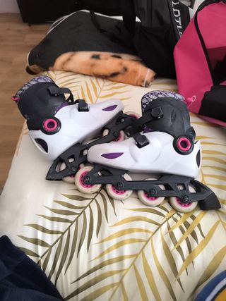 Patines en línea infantiles blancos y morados