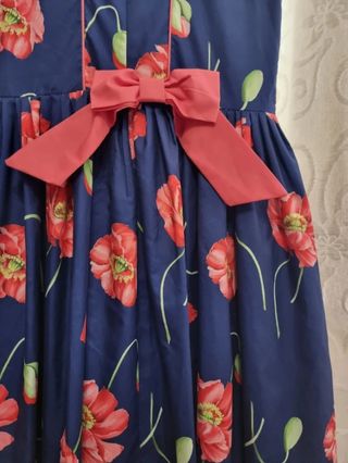 Vestido azul con estampado de amapolas 