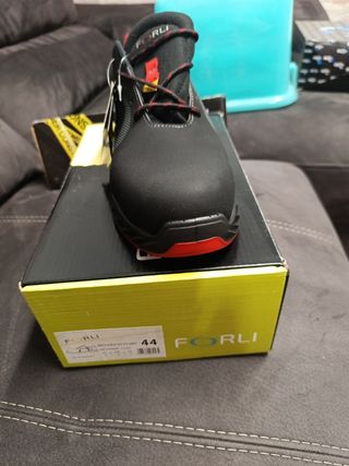 Calzado de seguridad FORLI negro y rojo nuevo