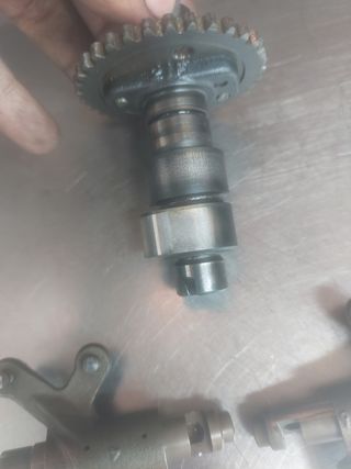 Árbol de levas y balancines Suzuki Burgman 125