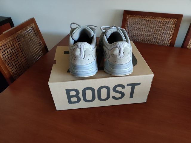Tênis Adidas Yeezy Boost 700