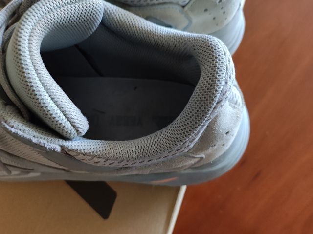 Tênis Adidas Yeezy Boost 700