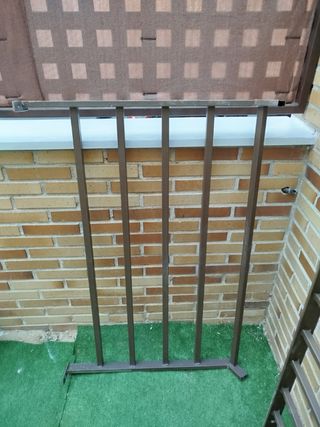 Barandilla escalera y reja metal
