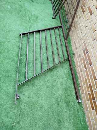 Barandilla escalera y reja metal