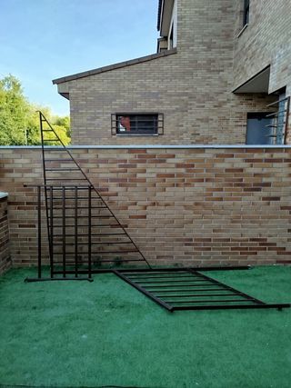 Barandilla escalera y reja metal