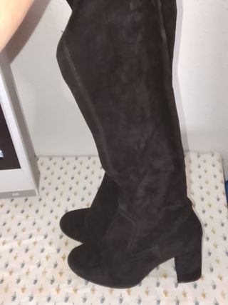 Botas altas negras y doradas Talla 38