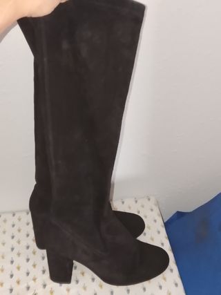 Botas altas negras y doradas Talla 38