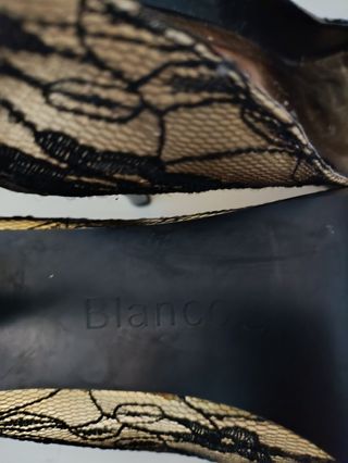 Zapatos de tacón Blanco negros y dorados talla 40