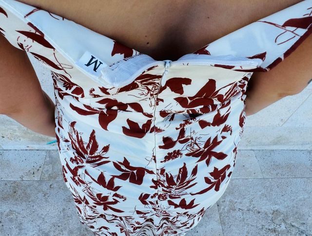 Vestido estampado floral beige y marrón