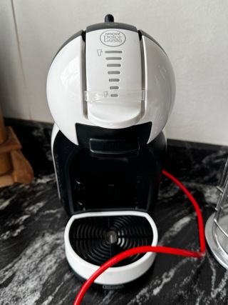 Cafetera Dolce Gusto + Portacápsulas
