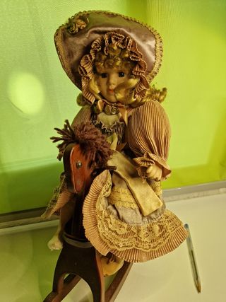 Muñeca de porcelana antigua