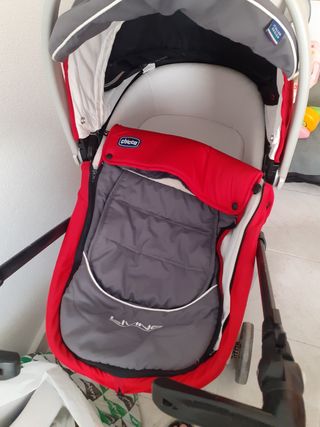Carrito de bebé Chicco rojo y gris