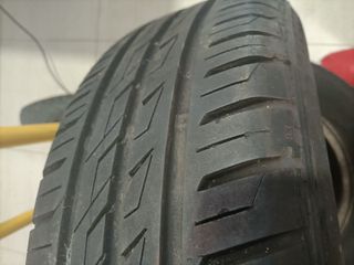 Llanta Citröen C3 con neumático casi nuevo
