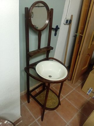 Palanganero antiguo de madera y cerámica