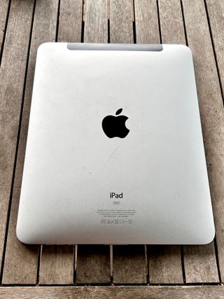 Apple iPad 1st Gen A1337 64GB Wi-Fi Cellular