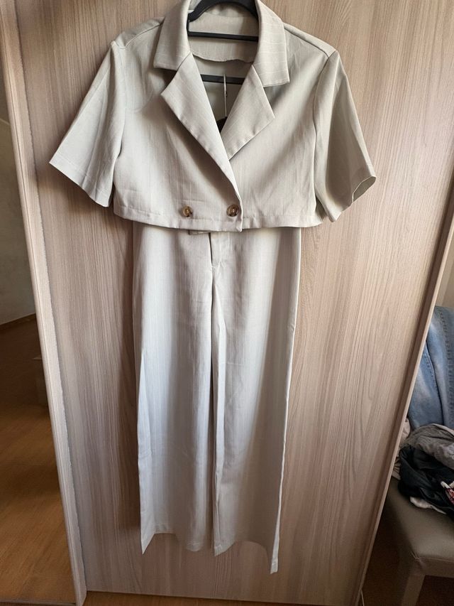 Coordinato blazer corto e pantaloni