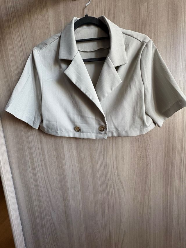 Coordinato blazer corto e pantaloni