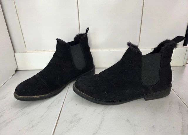 Botines negros con pelo