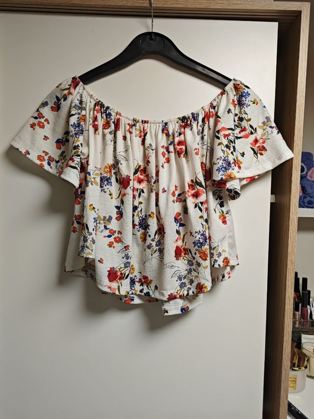 Blusa floral escotada blanca